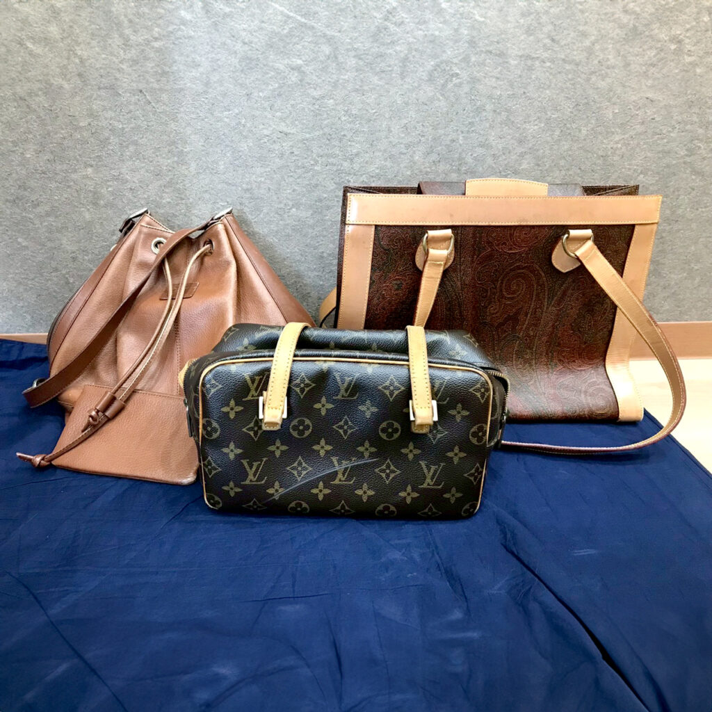 くらや南店ブランド品・時計買取品４：ブランドバック一式・傷ありOK