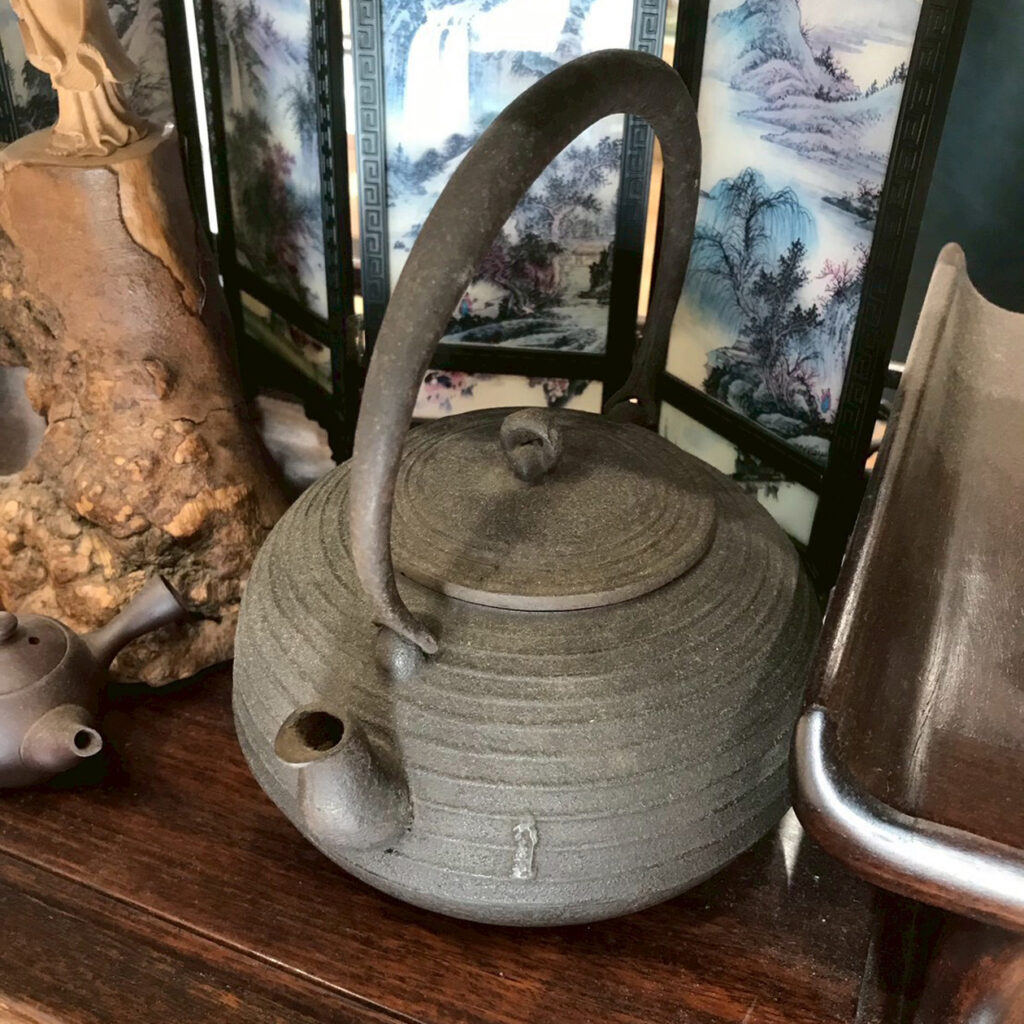 くらや南店骨董買取品３：鉄瓶